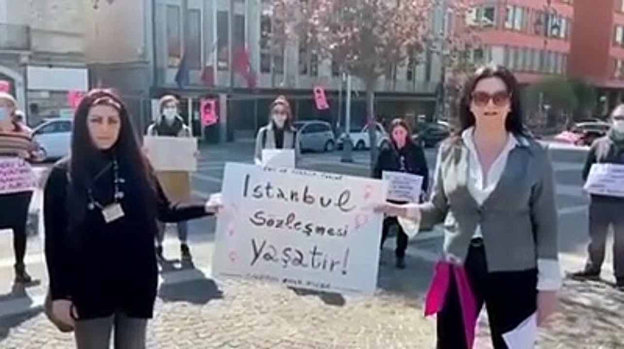"La convenzione di Istanbul non si tocca" sit-in a Pescara del collettivo Zona Fucsia
