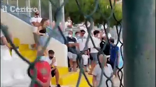 Ciarcelluti si inginocchia davanti alla fidanzata dopo la conquista dei play off