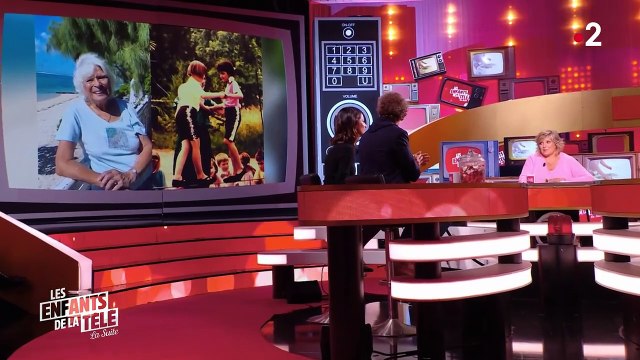 Aurélie Casse fond en larmes aux Enfants de la télé