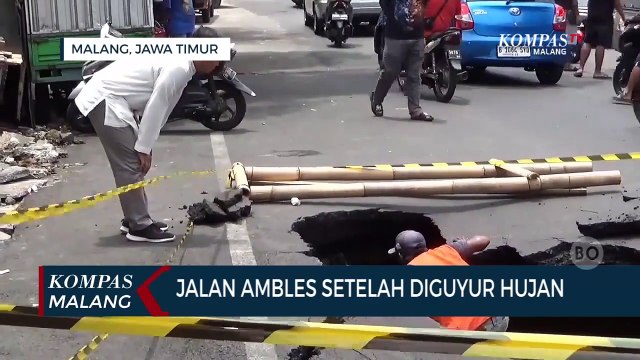 Jalan di Muharto Malang Ambles Setelah Diguyur Hujan Deras!