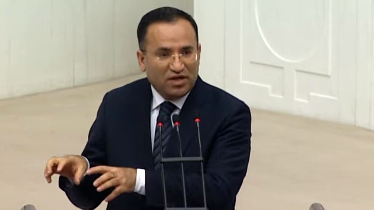 Bekir Bozdağ aklımızla dalga geçiyor! Meclis'te Fethullah Gülen'i övdüğünü unuttu