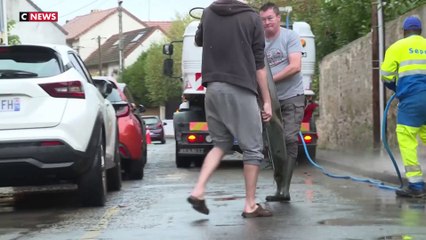 Les habitants à pied d’œuvre pour nettoyer après les crues