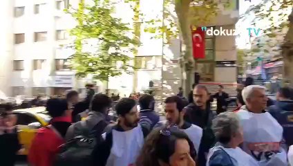 İnşaat İşçileri, 'yenidoğan çetesi'ni protesto etti: "O hastaneleri bebekleri öldürsünler diye inşa etmedik!"