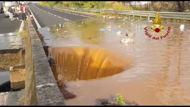 Il maltempo flagella anche la Calabria, disagi alla viabilità