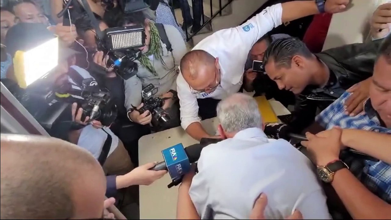 Llega Nasry 'Tito' Asfura a los juzgados anticorrupción