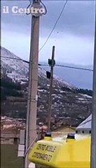 Gatto delle nevi precipita dall'elicottero