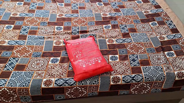 Unboxing and Review of Fiberglass Fire Blanket For Emergency Survival Fire Fighting Shelter Safety Shield
