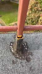 Deja de la rouille, forcement il n’y a pas de sous couche et il manque de la peinture. 