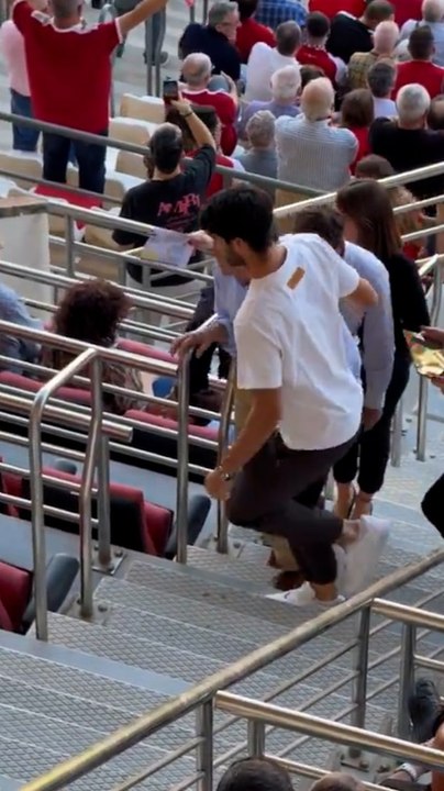 Doble lección de humildad: esto hizo Alcaraz el día después de ganar más de un millón y medio en Arabia