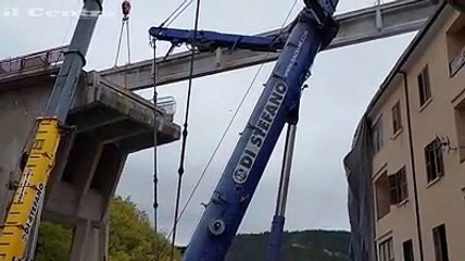 C'era una volta il ponte Belvedere, via l'ultima trave fra gli applausi