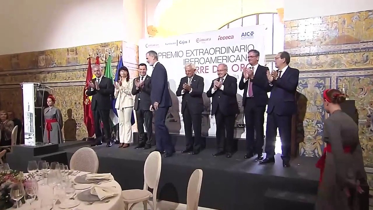 Felipe VI inaugura en Sevilla la muestra 'Los Machado. Retrato de familia'