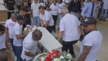 Familiares y amigos dan el último adiós al joven Juan David García