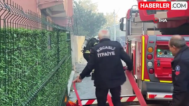 Kocaeli'de 4 Katlı Binada Yangın Paniği, İtfaiye Mahsur Kalanları Kurtardı