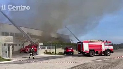 In fiamme il deposito Vini Zaccagnini a Corropoli
