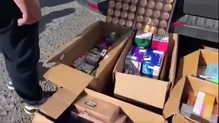 İstanbul-Küçükçekmece'de şüphe üzerine durdurulan minibüsten kaçak ürünler çıktı