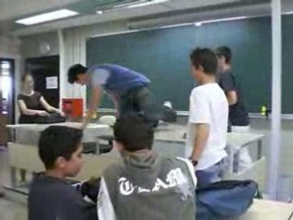 totof ki fait du saut en hauteur tjs en physique