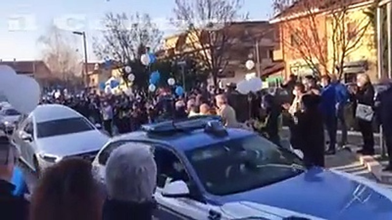 Applausi e palloncini colorati per gli escursionisti morti sul Velino