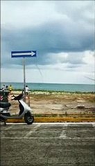 La tromba marina ? impressionante vista dalla riva: e se fosse arrivata sulla costa?