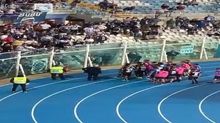 Download Video: Il Pescara in crisi, i tifosi chiamano a rapporto la squadra sotto la curva