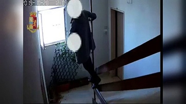 Esibizionista colto sul fatto