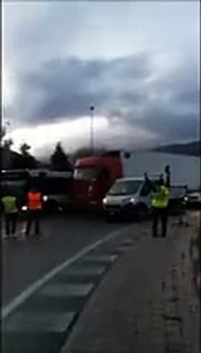 Blocco e protesta dell'Ama all'alba sulla statale 17