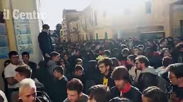 Gli studenti dell'industriale Luigi di Savoia in strada: Vogliamo scuole sicure