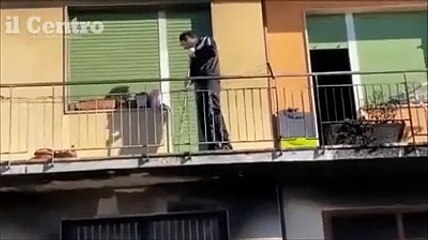 L'auto del latitante a fuoco, gli investigatori: chiaro segnale intimidatorio