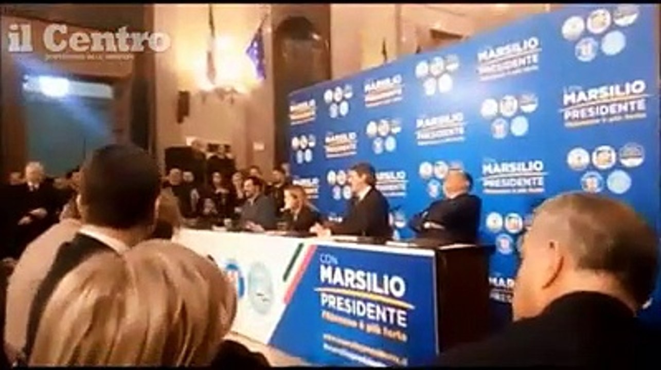 I leader del centrodestra a Pescara, Berlusconi si rilassa due minuti