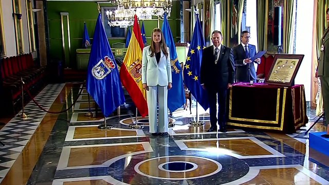 La Princesa Leonor deslumbra en su regreso a Asturias con un impecable traje en color azul