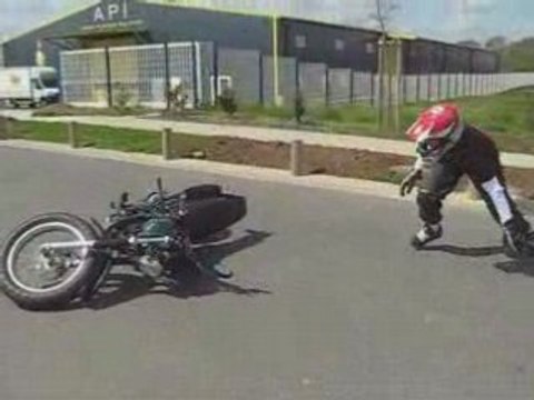 Première gamelle en stunt ( yamaha tw 125 )