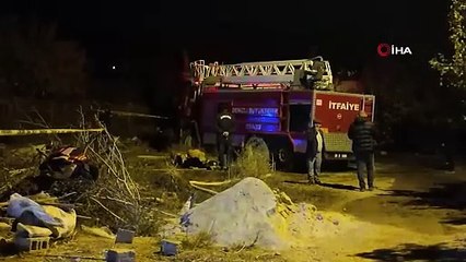 Babasını ve kardeşini katledip, evi ateşe verdi