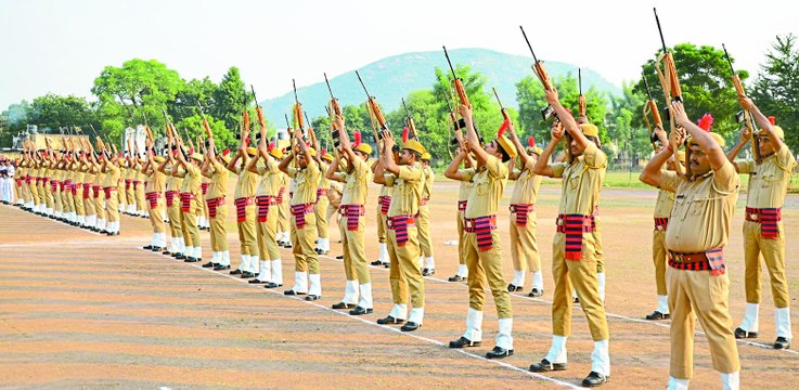 Video : शहीद दिवस पर शस्त्र और शीश झुका कर किया नमन, दी श्रद्धांजलि
