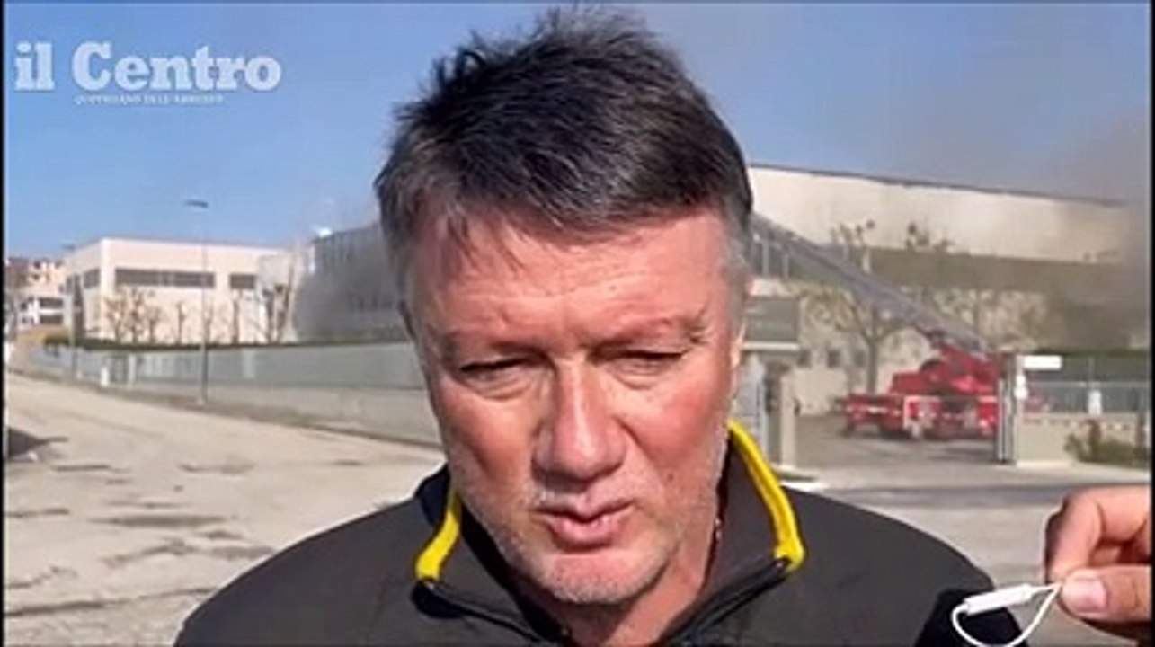 Vigili del fuoco: "L'incendio a Corropoli causato dai lavori sul tetto dell'azienda"