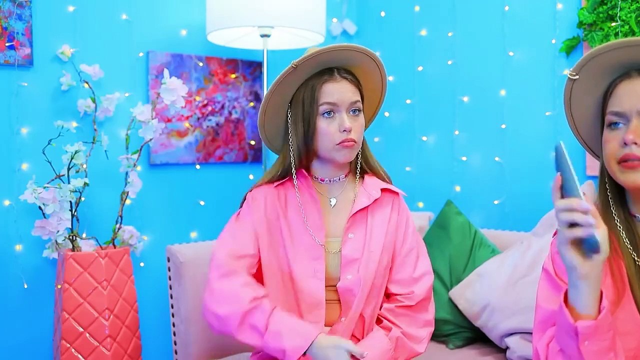 What If I Lost My Twin! My Popular Funny Twin Sister in a Coma!