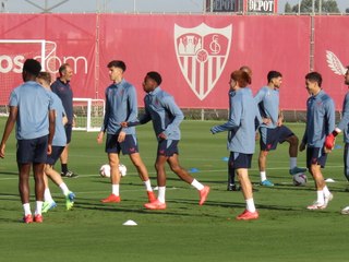 El Sevilla vuelve al trabajo con cuatro bajas de peso