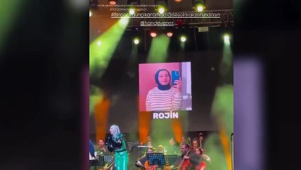 Hande Yener Sessizliği Bozdu: Sahnede Katledilen Çocukların Fotoğraflarını Yansıttı