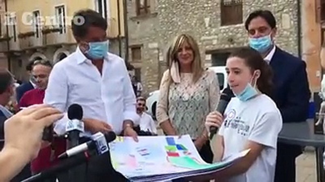 Renzi in piazza con i bambini