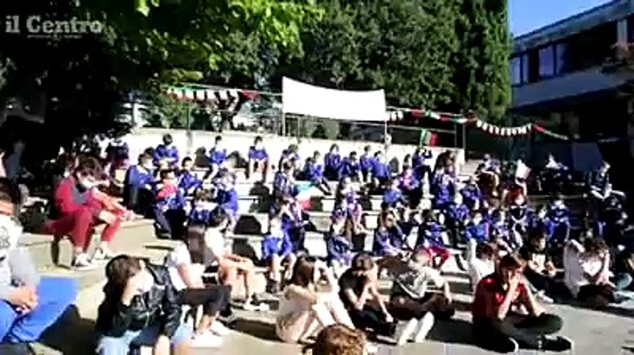 Il primo giorno di scuola ? una festa: tutti in carrozza! E qualcuno per l'emozione si dimentica come si chiama