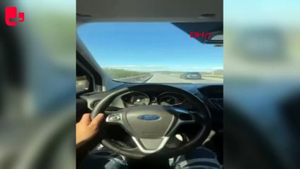 Otoyolda otomobilin ters yönde ilerlediği anlar kamerada