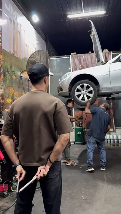 PRANK on car workshop worker's