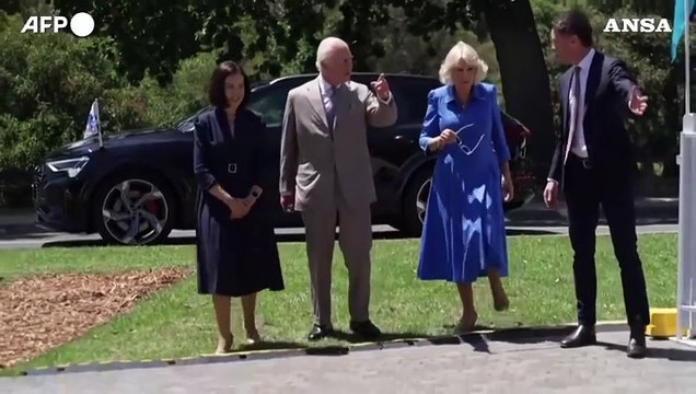 Sydney, Re Carlo e Camilla partecipano a un barbecue australiano