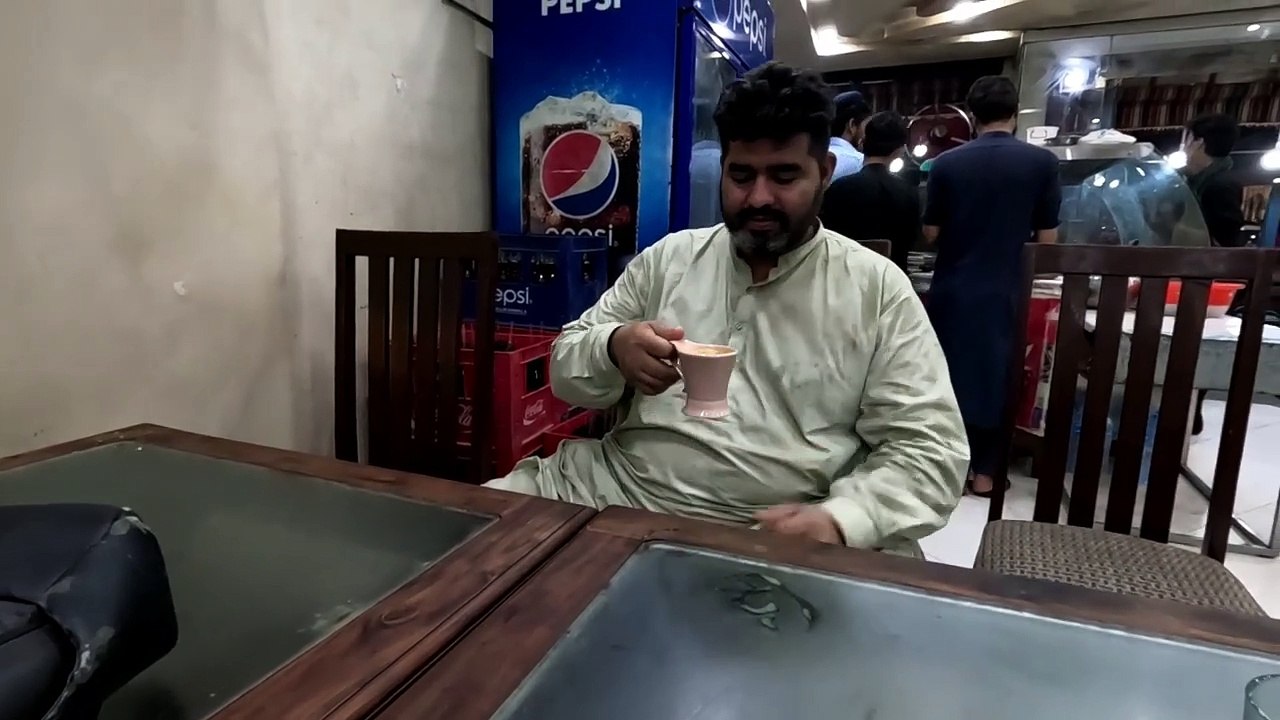 Fat boy take tea