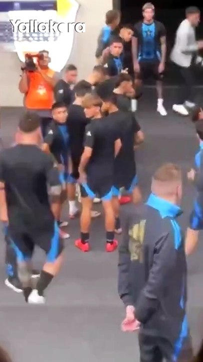 القائد أولا.. هكذا يتعامل لاعبي الأرجنتين مع ليونيل ميسي  