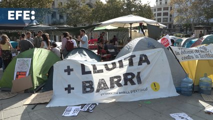 La acampada de Valencia por la vivienda se mantiene al menos un día más