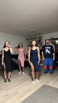 Mon bb et ces copines m’ont forcé