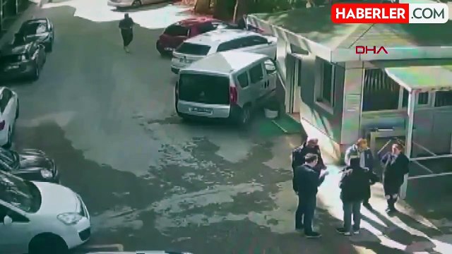 Görüntü dehşet verici! HSK müfettişi, yemekhane önünde boğazından bıçaklandı