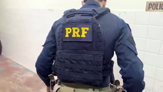 PRF apreende mais de 100kg de maconha, uma pistola calibre 38 e 10 munições em Guarapuava