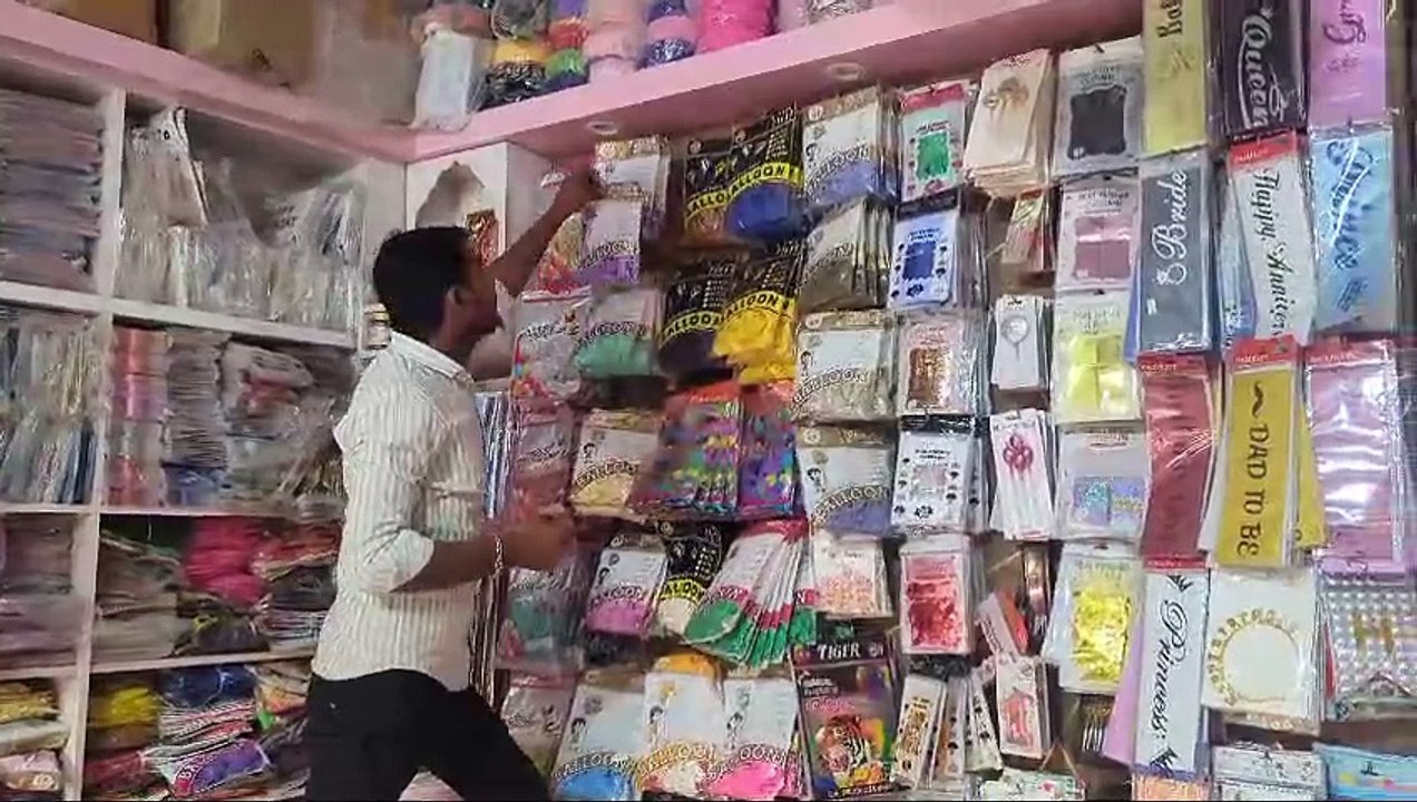 दीपोत्सव का पर्व नजदीक आते ही बाजारों में हलचल, दुकानों पर सजे सामान