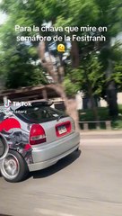 Hondureña con carro tuneado