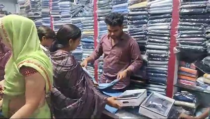 रेडीमेड गारमेंड्स के बाजार में खुद को बदलने वाले टेलर मास्टरों ने जमाई धाक